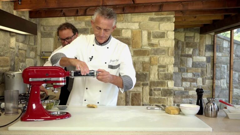 Come condire ravioli ripieni di ricotta e pistacchio