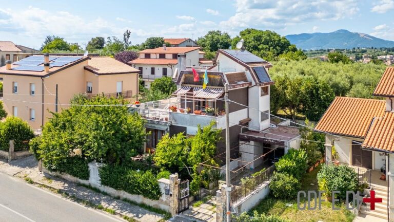 Case di Famiglia a Poggio Nativo: Un Viaggio Tra Tradizione e Modernit&agrave;
