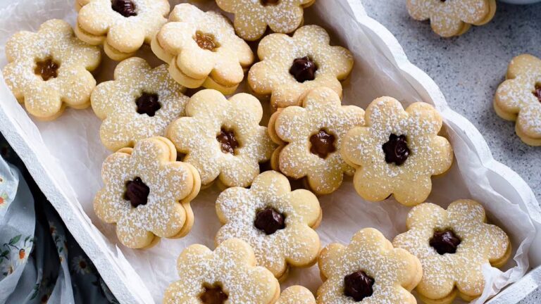 Biscotti Margherite con Marmellata: Un Dolce Delicato da Gustare