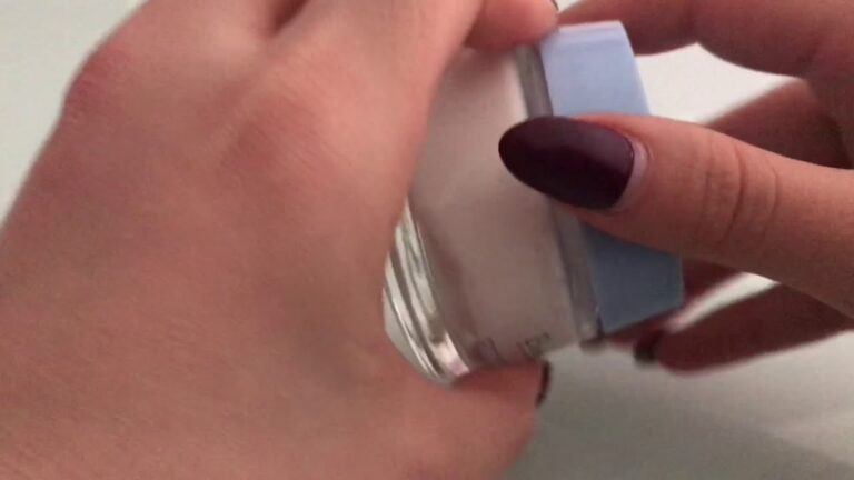 Crema Viso Lifting Botanika: Ringiovanisci la Tua Pelle Naturale