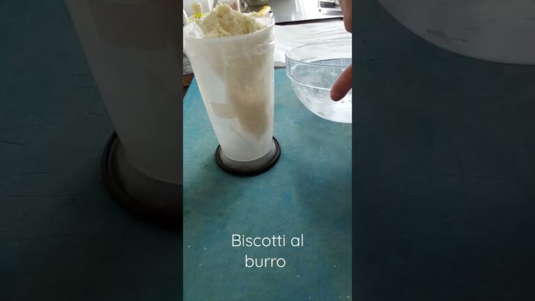 Biscotti al Burro: Scopri la Magia della Scatola Blu